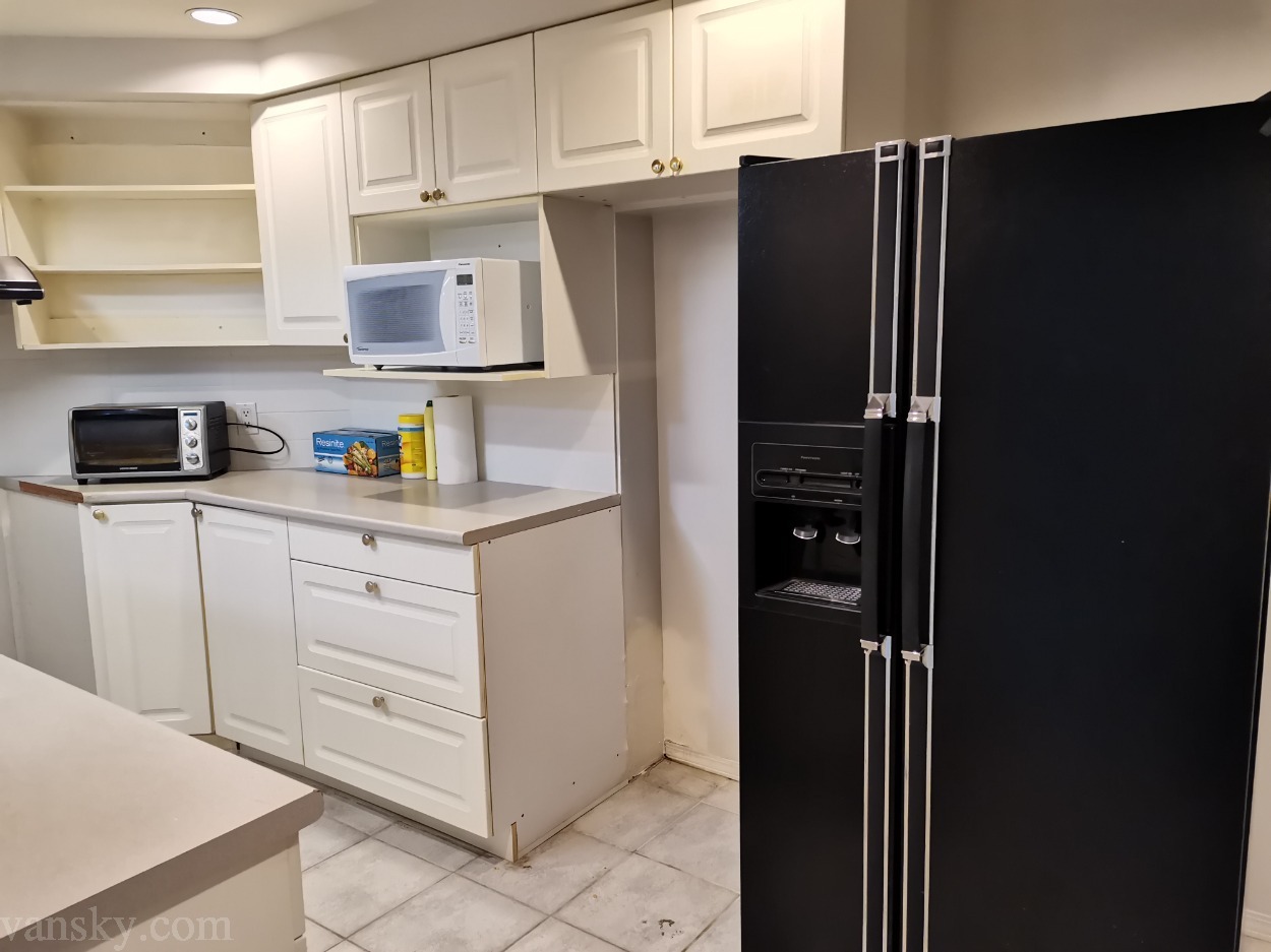 220427115235_kitchen 1.jpg